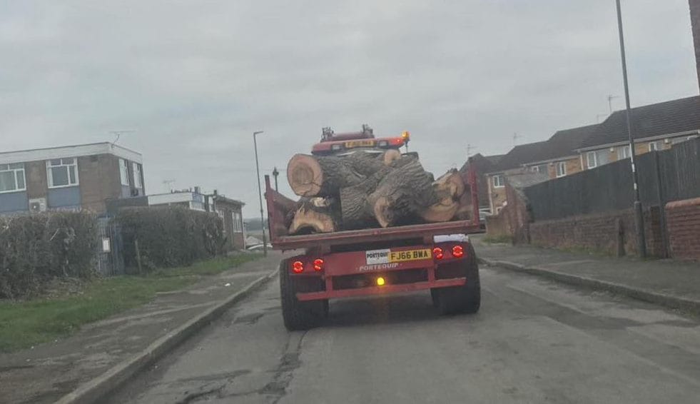 Divided opinions emerge in Grassmoor after a tractor, carrying unsecured tree trunks, was spotted in a neighborhood, sparking concerns and online debates. Divided opinions emerge in Grassmoor after a tractor, carrying unsecured tree trunks, was spotted in a neighborhood, sparking concerns and online debates.