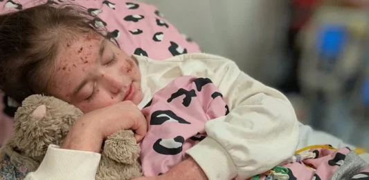 Elsa in hospital: The brave young girl continues her fight for health, surrounded by the care and love of her family.
