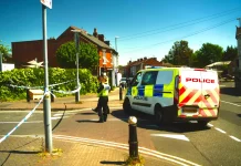 Huge street fight with knives – two stabbed, six arrested and three injured Huge streetfight in Derby sees three injured after two are stabbed